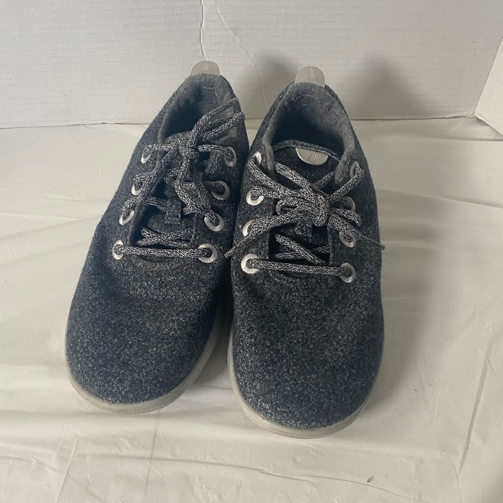 Allbirds women’s wool runners in a charcoal grey and light grey sole - Picture 2 of 6